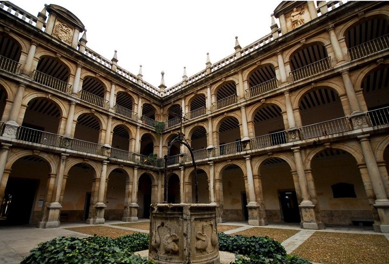 Alcalá de Henares. Patio de la Universidad. RevistaViajeros