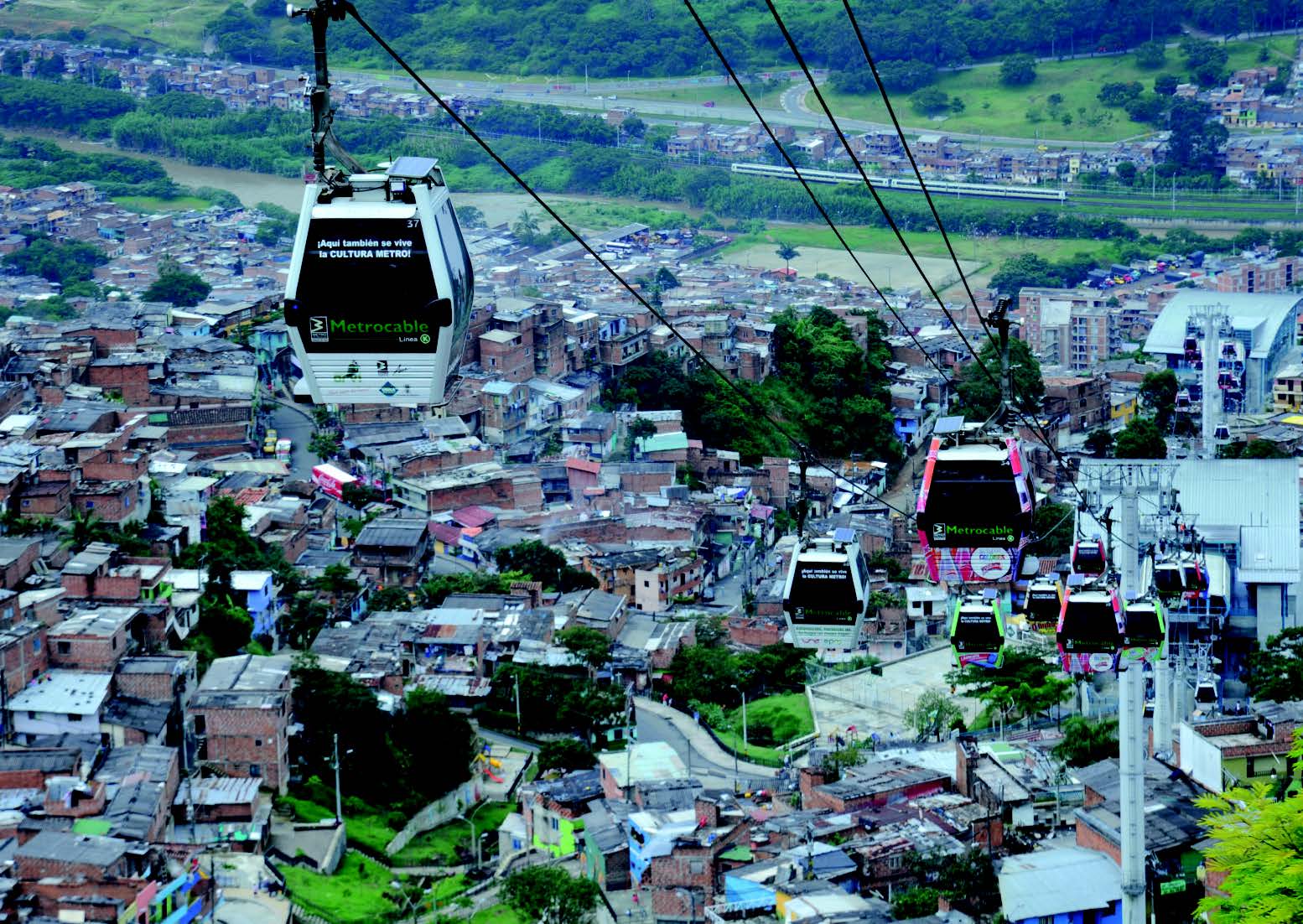 Colombia. Medellín. Metrocable. Revista Viajeros