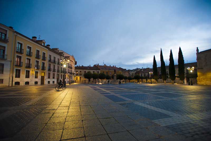 Rutas por Palencia. Plaza Mayor. Revista Viajeros