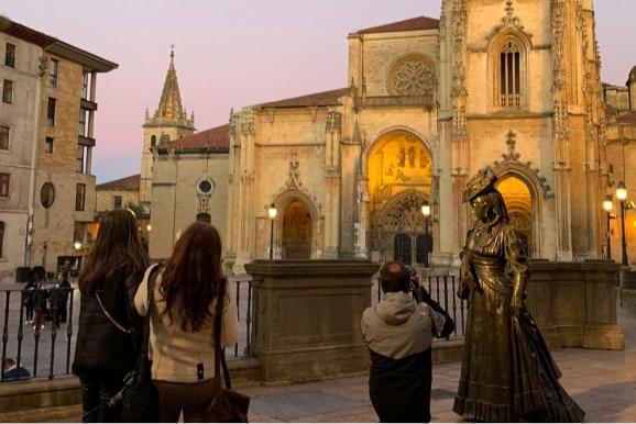 Oviedo_03_La_Regenta_y_Catedral