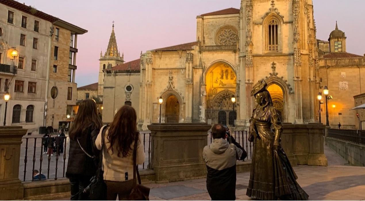 Oviedo_03_La_Regenta_y_Catedral