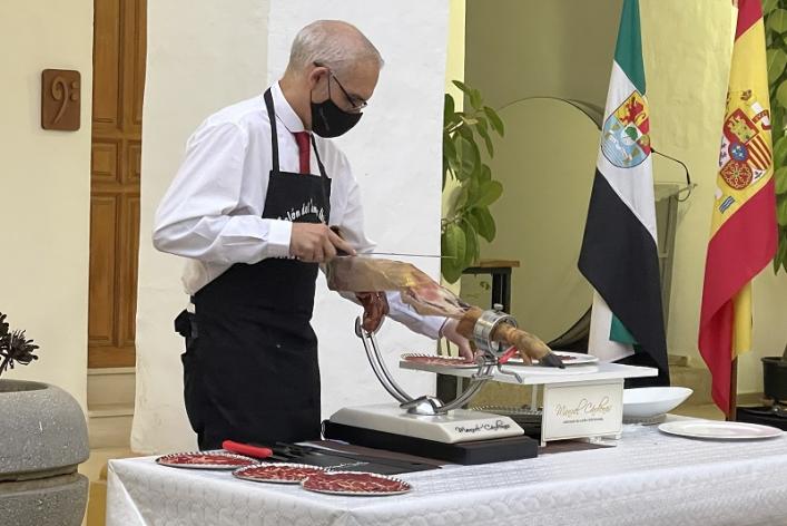 Jerez_de_los_Caballeros_06_cortador_de_Jamón