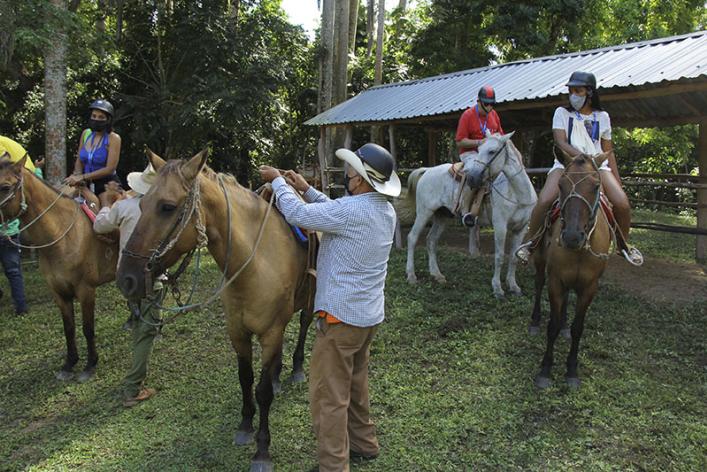 Paseo_hípico_Campiña_Cubana. Rev.Viajeros